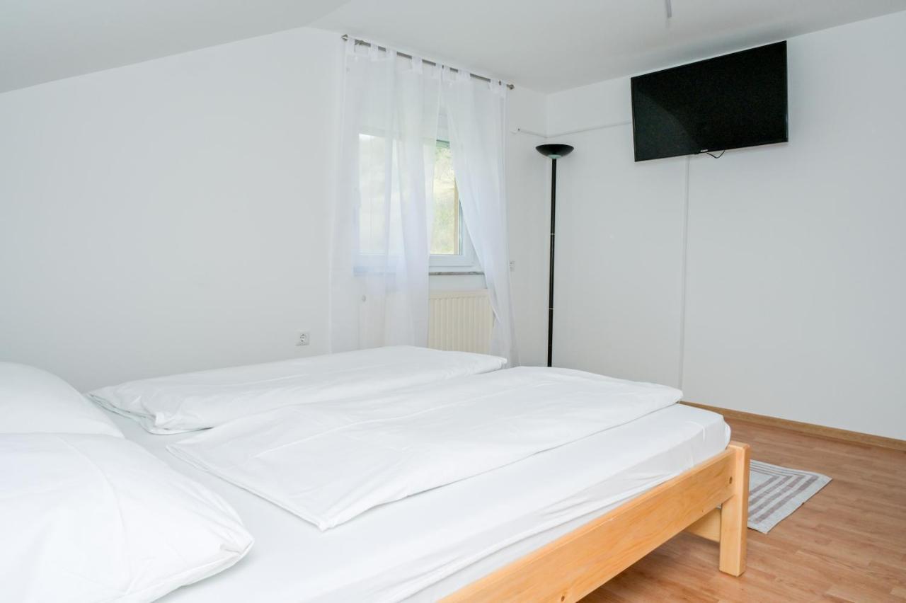 Apartments Dora Яйце Экстерьер фото